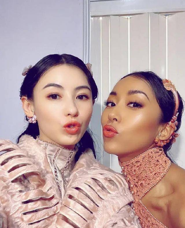 张柏芝吉克隽逸合照,虽然两人有色差却很高级,不光美还很辣!