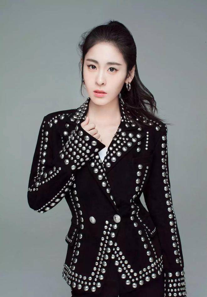 34岁张碧晨付出沉重代价,未婚生女事件曝光引发广泛关注!