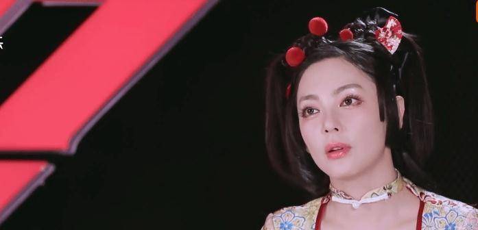 同样的在《乘风破浪的姐姐》中张雨绮依然放飞自我,心里怎么想的就