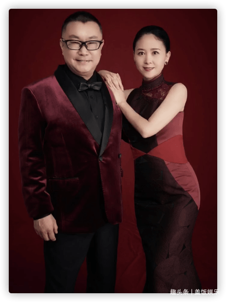 尹相杰妻子庆结婚一周年,公开唯美婚纱照,连换4套礼服身姿婀娜_郭永