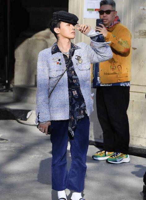 时隔2年后,权志龙重新回归微博,风格大变,网友:更加帅气了_整体_细节