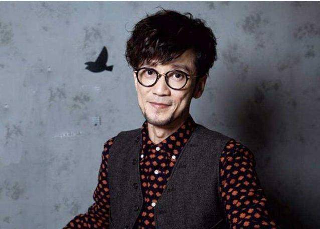 他曾是"小虎队"候选人,巅峰时不输周杰伦,如今落魄到街头商演_发展