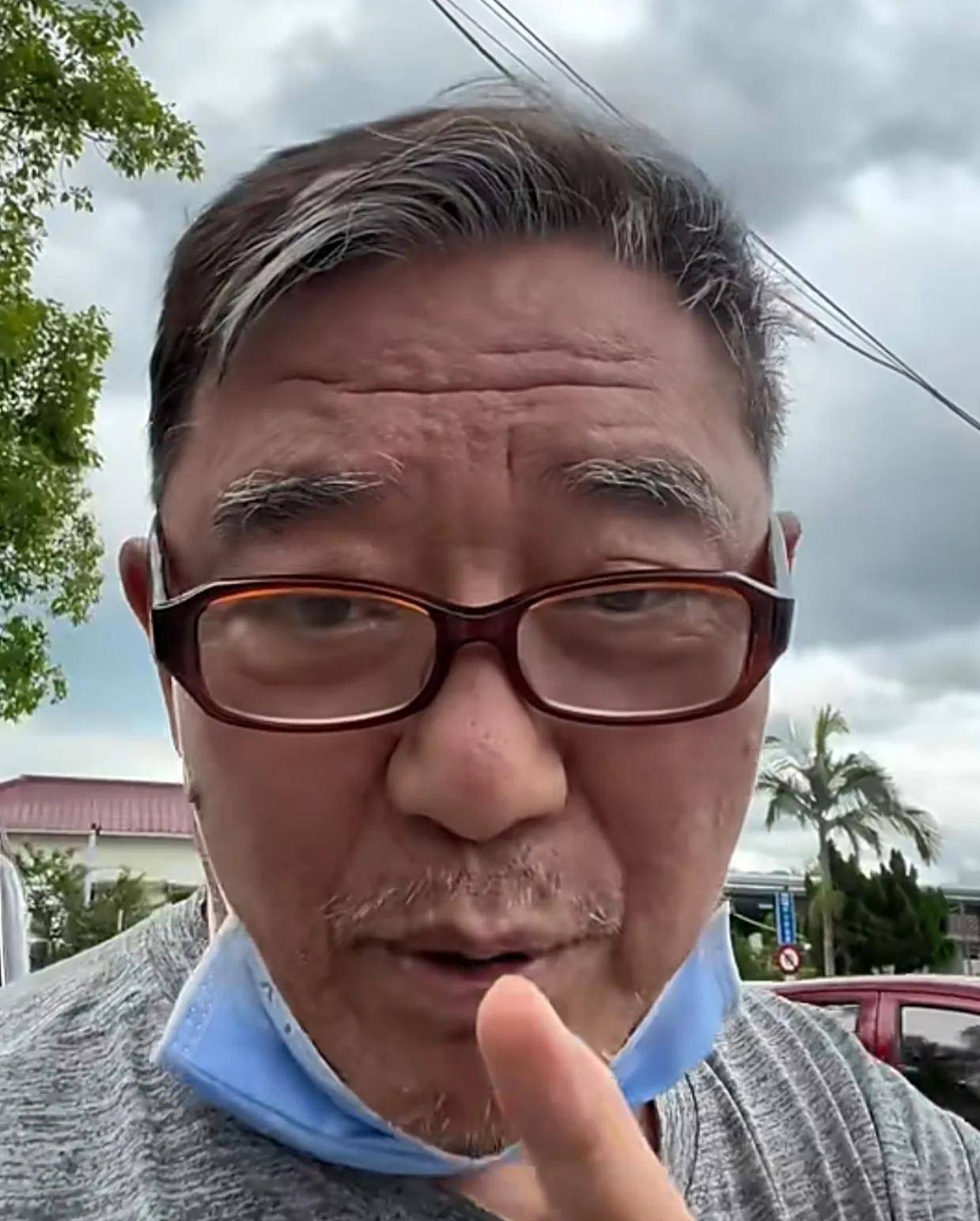 五菱宏光老总请辛巴到总部卖车每部车降价,一键下单网购汽车
