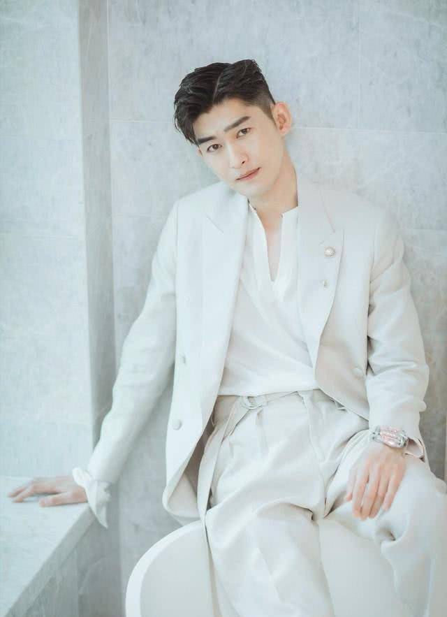 这几位明星的抓拍照片,型男秒变路人,看到张翰:你好坏哦!