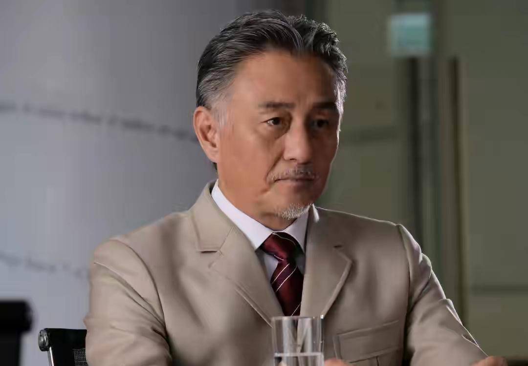 失业后靠港姐老婆养家,今投资过亿终翻身_吴岱融_香港_过往