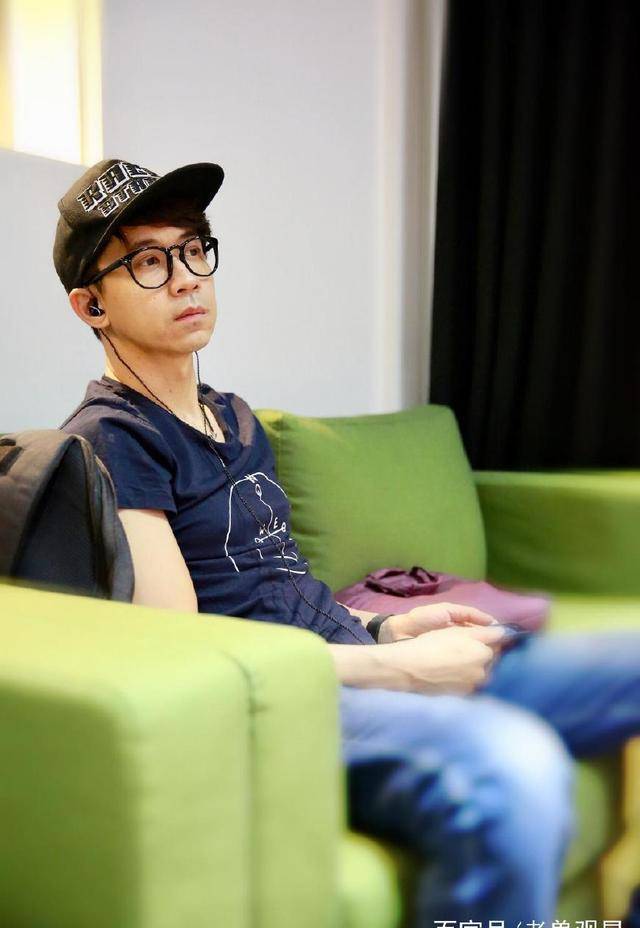 如果不说真实年龄的话,你可能不会想到,其实光良今年48岁,已步入人生