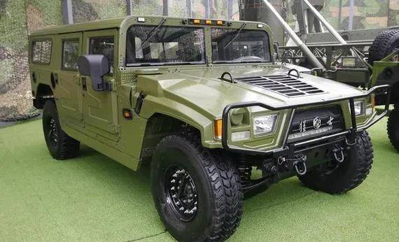 系列越野车)("东风"猛士-突击车4×4长轴型号)("东风"猛士-6×6运兵