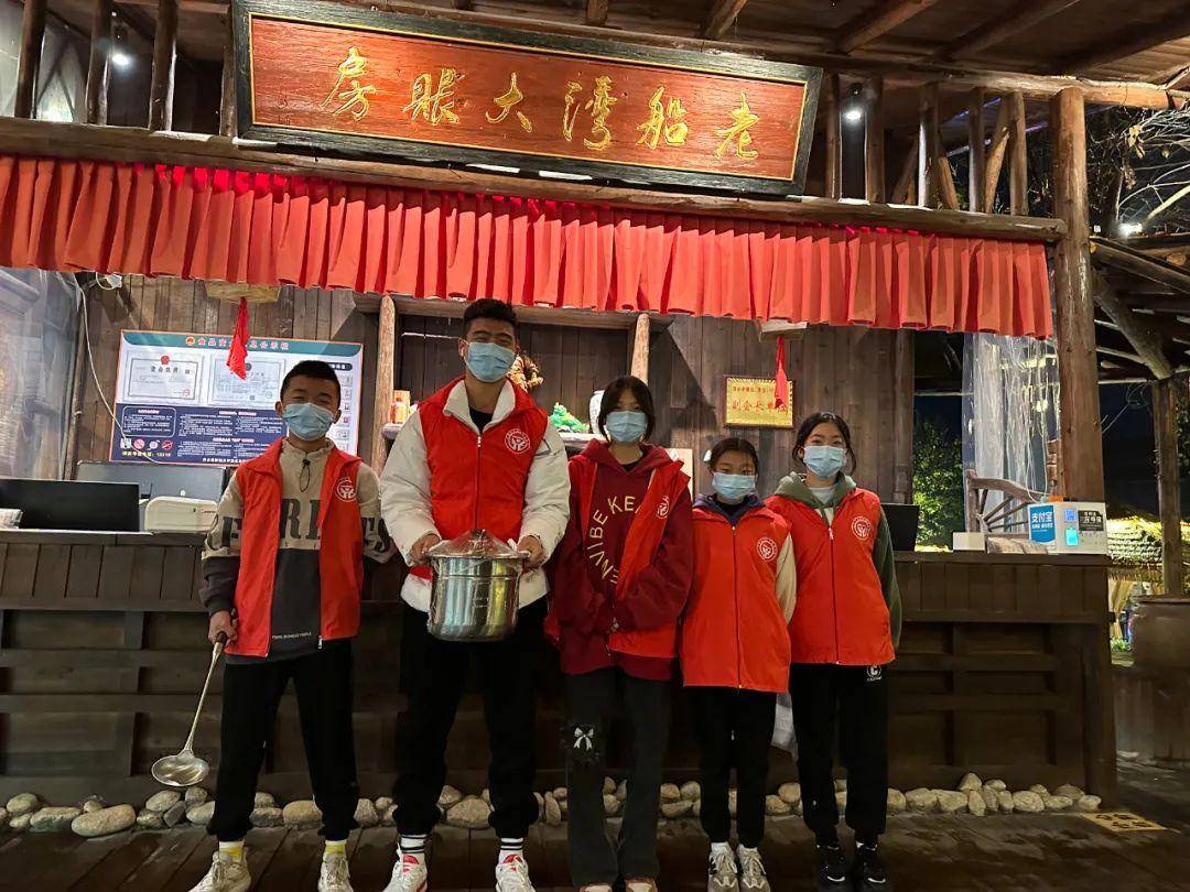 "最美人物"展播"最美志愿者"—蔡海龙_进行_榜样_小学