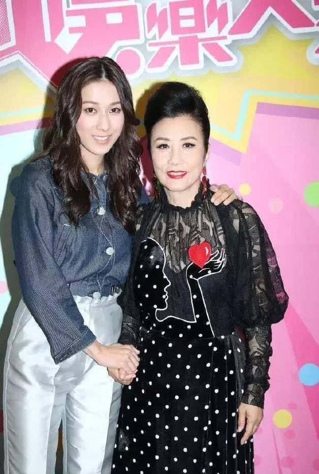 钟嘉欣回tvb录制节目 但承认暂时没有拍剧计划 未来有时间会考虑