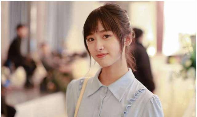 沈月言承旭海报引热议,明明是"父女"非要组cp,站位好陌生_电视剧_剧中