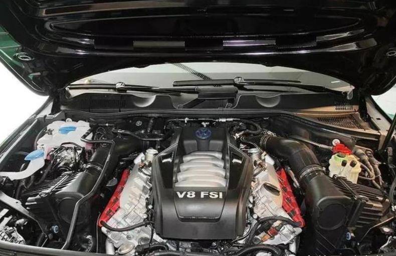 2l v8自然吸气发动机,其中它的最大功率为264kw(360ps),最大扭矩达到