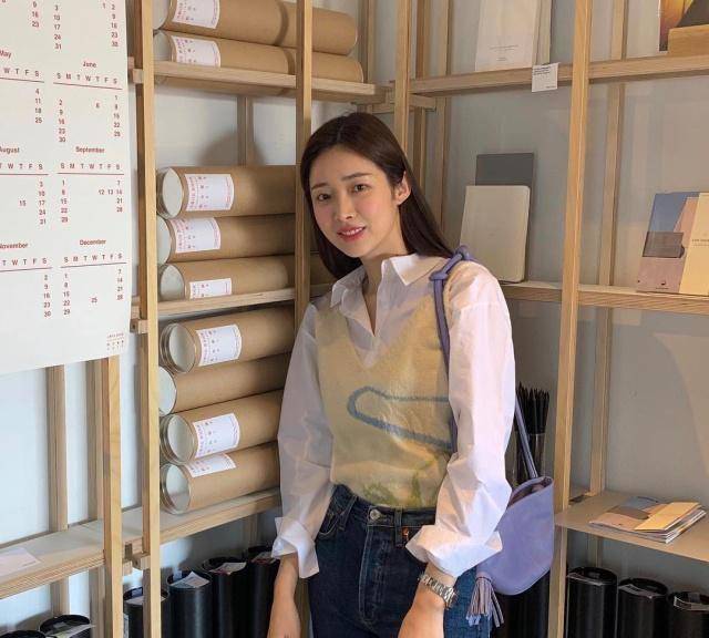 知名度不高,却凭借出众的穿衣品味受到追捧,她就是车婧媛_静媛_春夏