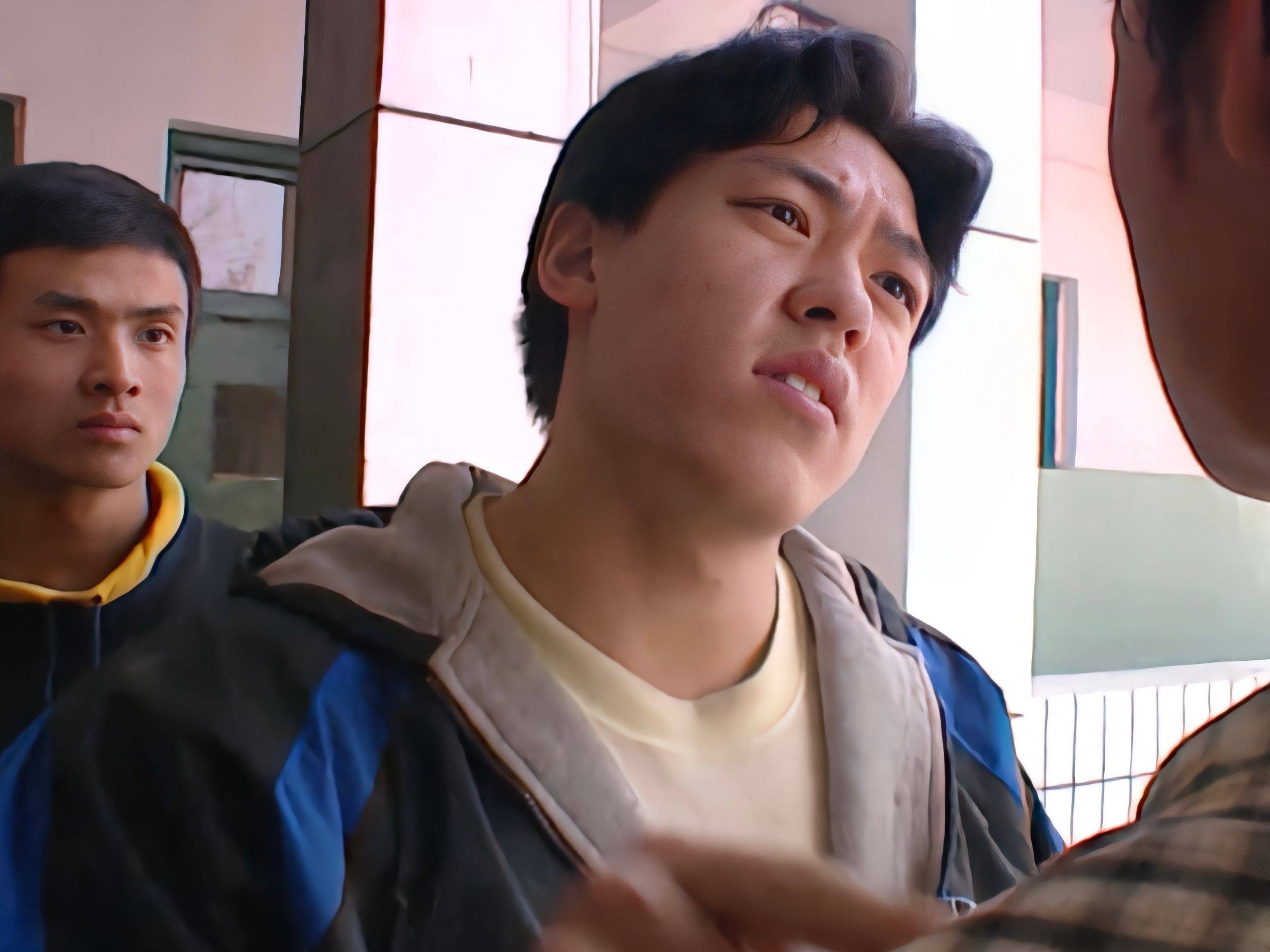 他也是一名专业的演员,但是在做演员之前,黄永刚已经练了四五年的健美