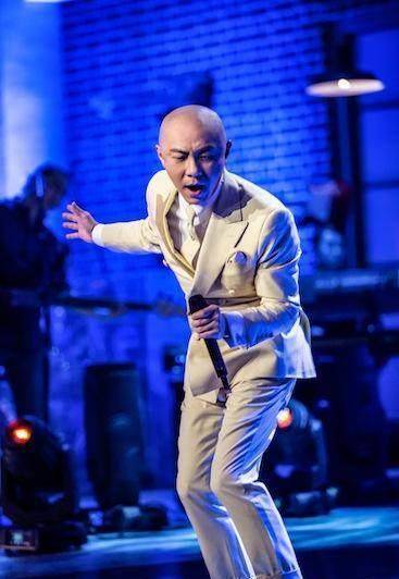 很多人没想到是带了假发,网友:他们光头也很帅_头发_郑少秋_时候