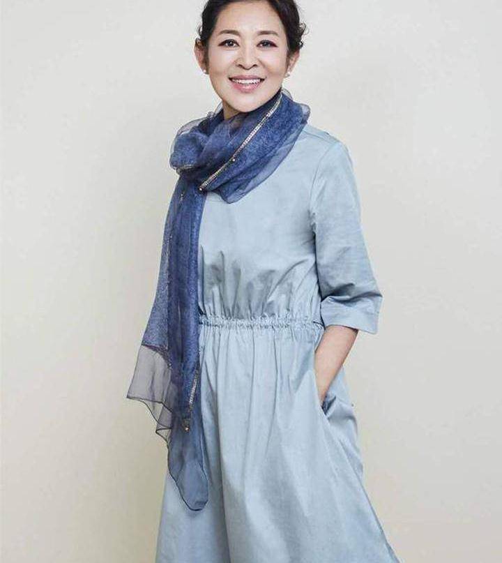 主持人倪萍老师,谈起自己还是菜鸟的时候,被著名主持人甩过脸色_因为