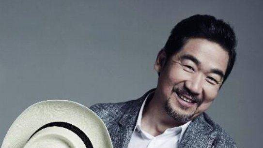 知名女主持现场失误,为啥张国立硬是60分钟没转头?_专业_能力_伊一