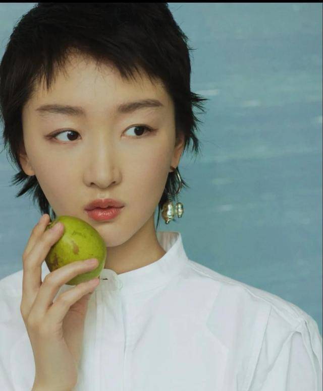 周冬雨的颜值你会打几分呢!_五官_是属于_脸型
