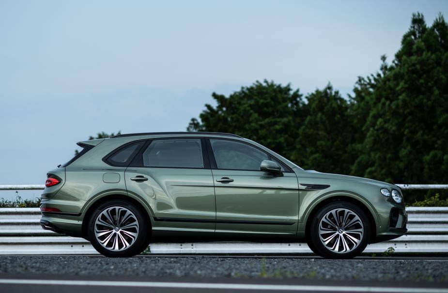 2021款添越火了!长超5米1,608马力 8at,零百4.