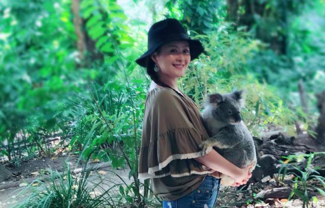 沈腾为儿子庆周岁,儿子正面照再曝光,大家关注的却是妻子王琦_家庭_一