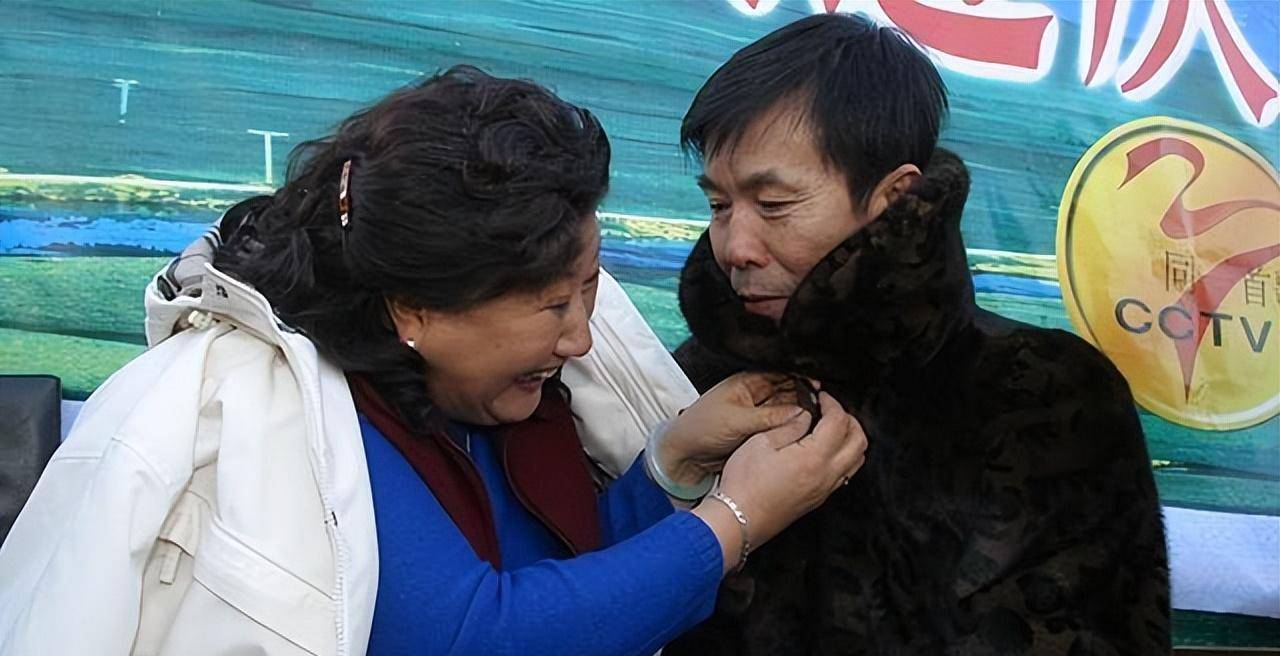 75岁高龄的何庆魁被儿子爆料:他嫖不动了,每月1万就够花_何树成