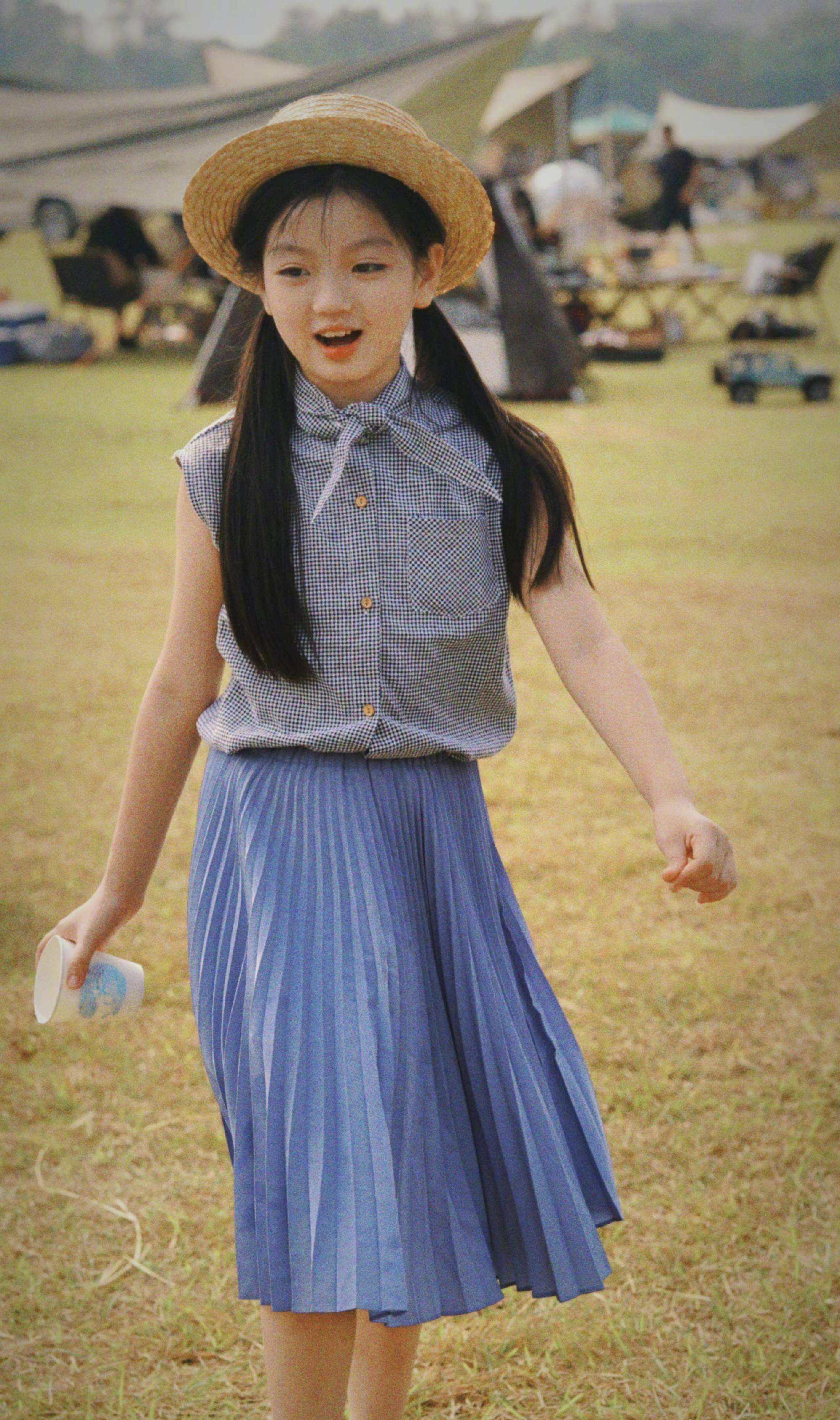 阿拉蕾雅涵晒10岁生日照,亭亭玉立堪称美人胚子,颜值太高了