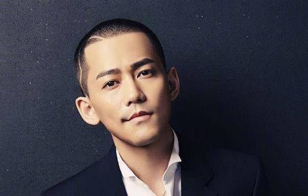 苏醒暴力打砸电视机,再次成热搜话题,当年的快男亚军为何成这样_事情