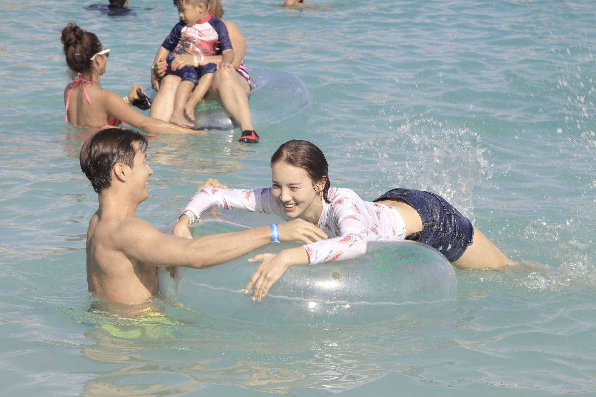 金晨花样姐姐时尚出圈!网友我的好兄弟_身材_男人_妞儿