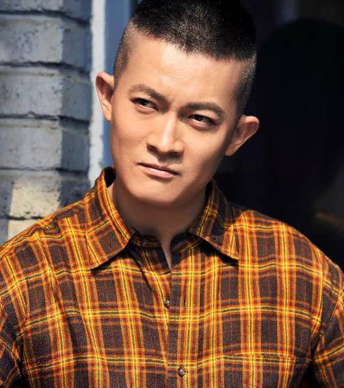 太难了,郭靖宇用十多部作品来捧他,可还是混成十八线演员!