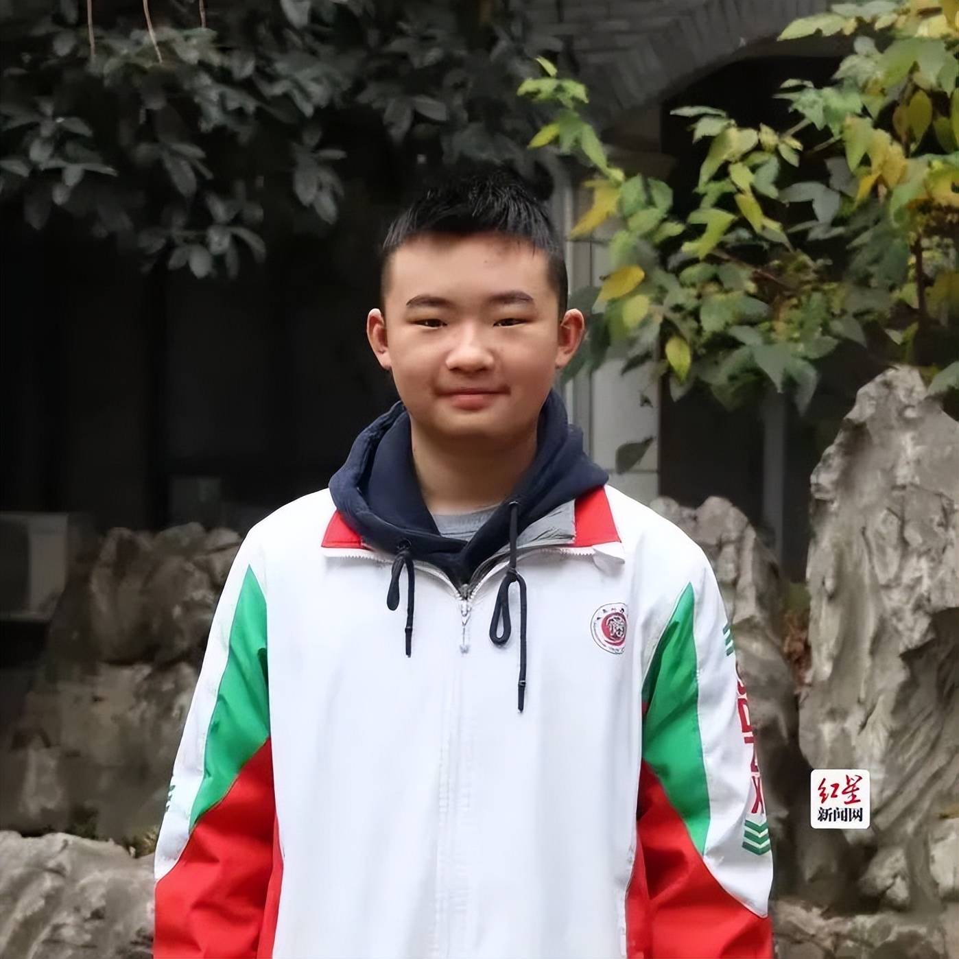 理科学霸妈妈:她很平静,查完分就睡了_同学_闫一鸣_成绩