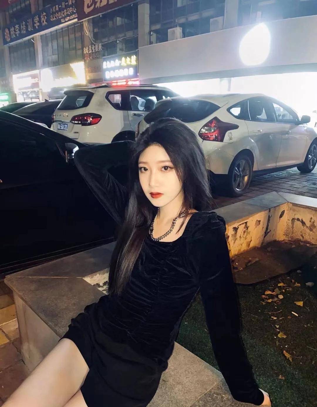 亭亭玉立,姿色天然的郑州籍新生代艺人赵安妮,人美心善的小仙女_身材