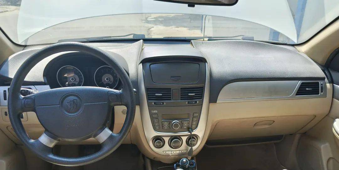 别克凯越中控台开胶问题分析及解决方案