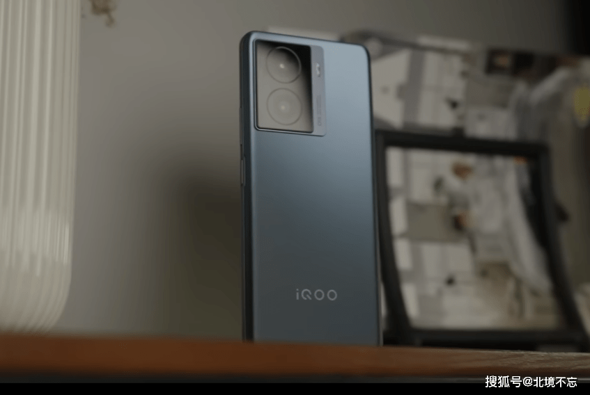 原创
            “20GB”+256GB仅1519元，120W+5000mAh，iQOO光学防抖手机真香4