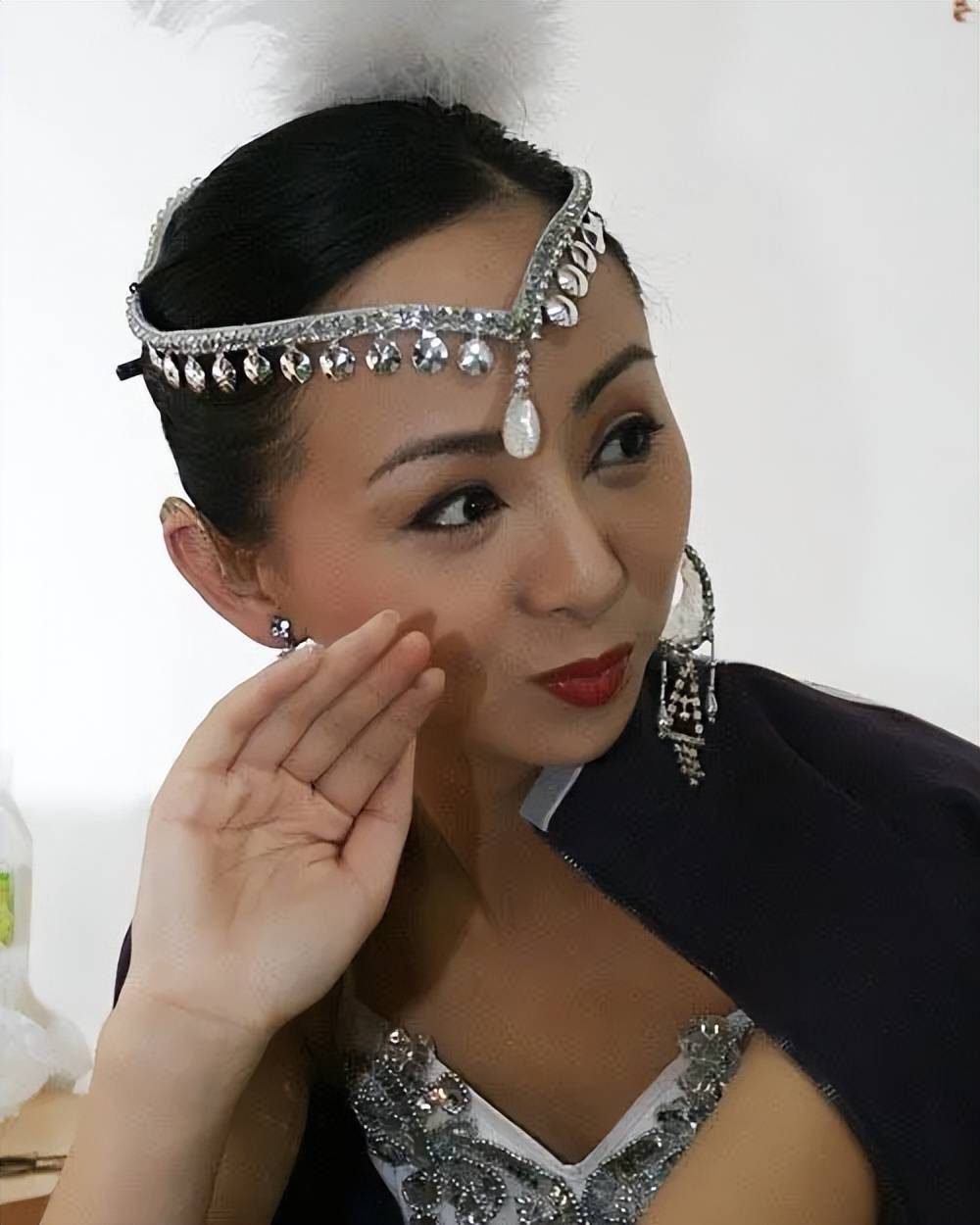 残疾舞蹈家邰丽华:因"千手观音"爆红,拒绝豪门,如今生活甜蜜_全世界