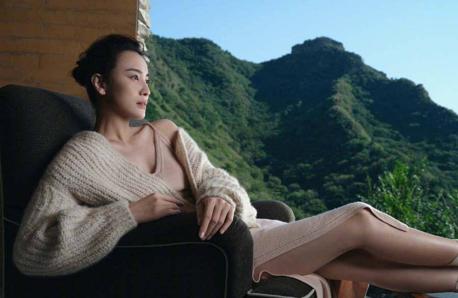 宋佳,周雨彤,朱珠合体美图释出,三个人秀美腿真惹眼_时尚_选择了_白色