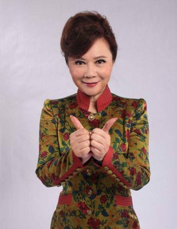 蔡明:老公用100封情书追到手,相爱37年,找儿媳妇成了她的心病_丁秋星