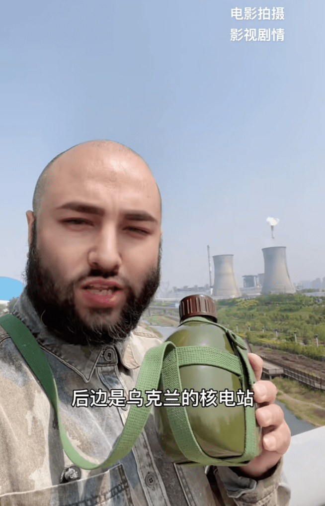 粉丝百万的俄罗斯美女网红，竟然是个中国“抠脚大汉”？