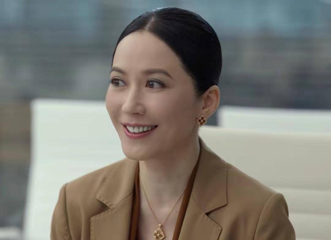 俞飞鸿被美颜成面具脸,王朔的知己窦文涛的闺蜜,51岁未婚未育_作品