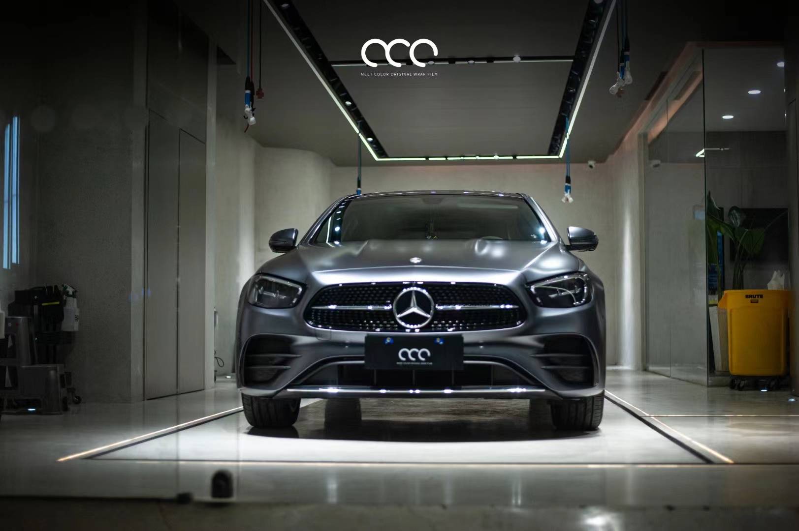 奔驰e级漫彩改色膜电光金属深空灰,高级感和时尚前卫感瞬间满分_搜狐