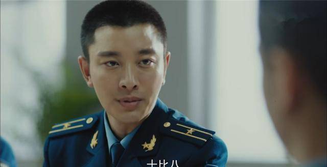 《空降利刃》张启一来就挑战营长,结果被老兵教做人_训练_部队_比赛