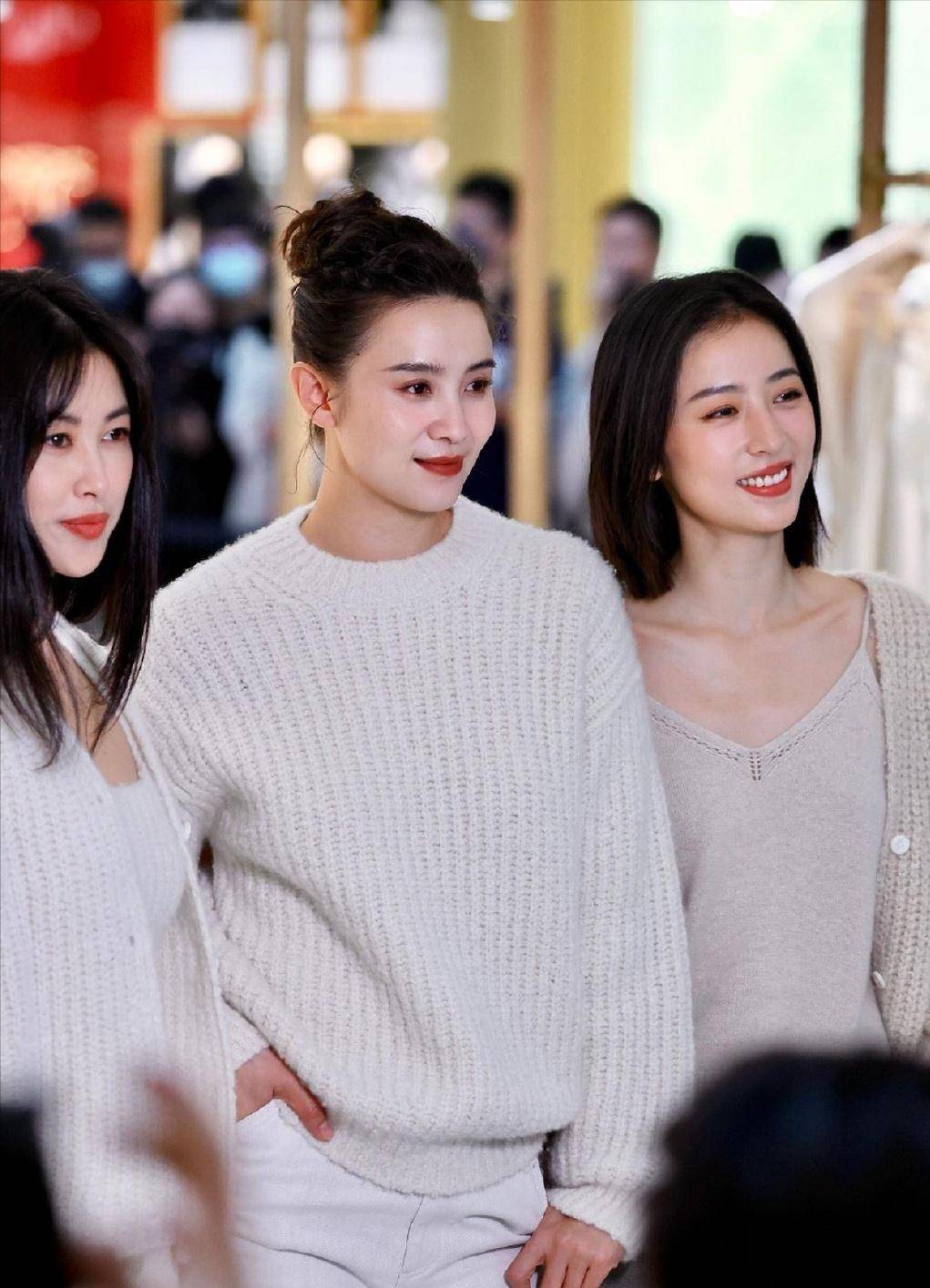 宋佳,周雨彤,朱珠合体美图释出,三个人秀美腿真惹眼_时尚_选择了_白色