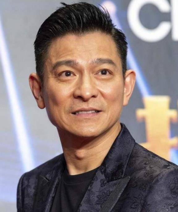 当年刘德华负债千万,她帮刘德华还清巨额债务,如今华仔为她养老