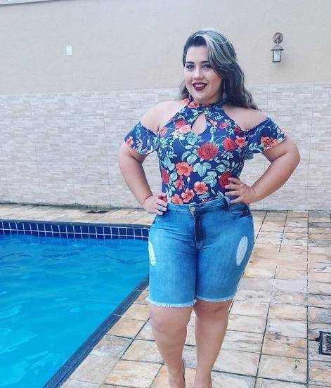 230斤健身大码模特,丰腴身材心宽体胖,直言微胖才是美_瑜伽_动作_娱乐