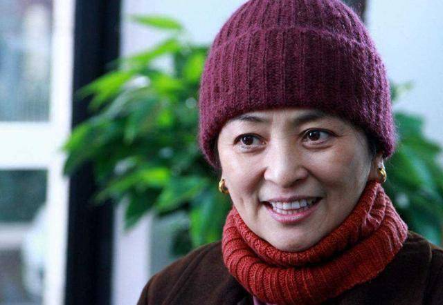 那就是李勤勤,像她们这样的老戏骨,年龄大了只能用演技来征服观众,剧