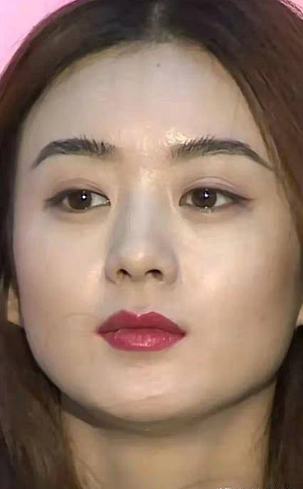 赵丽颖脱离了美颜滤镜,皮肤暗黄泛油,这才是30 女人的真实状态_时候