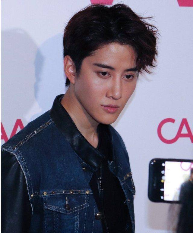 泰国知名男星pong,pong大家都十分的熟悉,他是影迷们心目中的男神