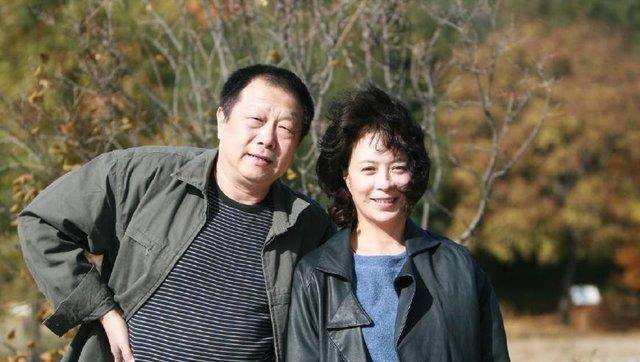 刘佳等众演员来到顺义太阳村孤儿院,给孩子送中秋礼物和温馨祝福,并