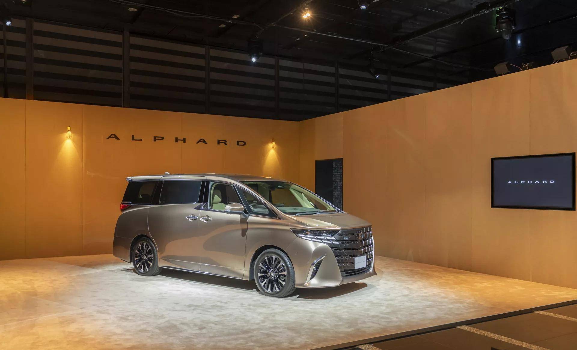 阿尔法日本首次亮相,外观稳重大气,配新型混合动力系统_搜狐汽车_搜狐