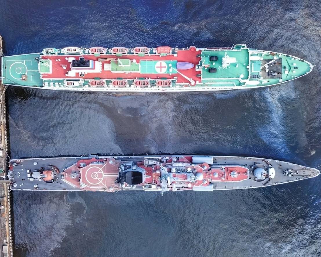 为什么只有俄罗斯的军舰甲板是红色的?是生怕别人看不到自己吗?