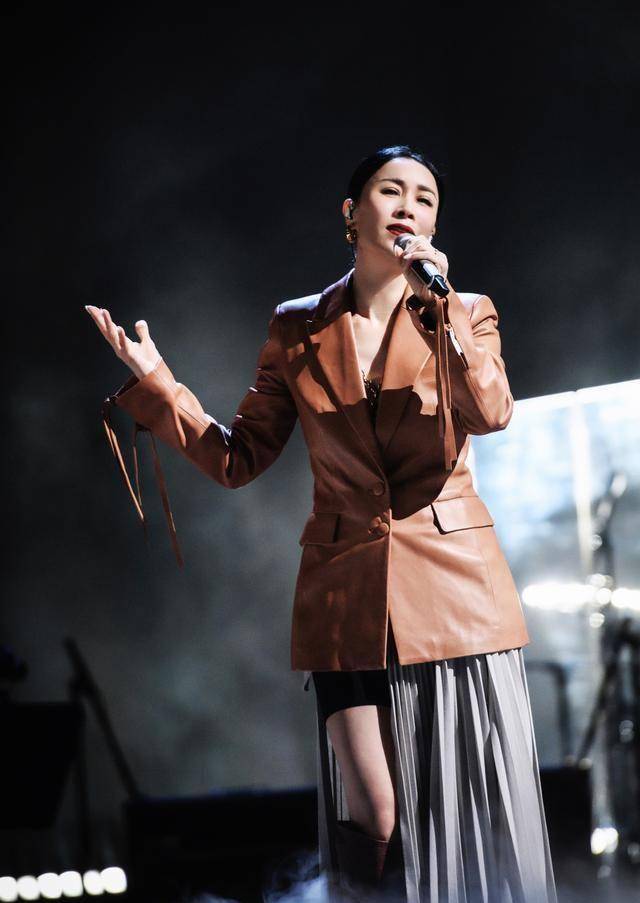 第一季有宁静,万茜,李斯丹妮,金晨等,第二季有那英,周笔畅,杨丞琳等