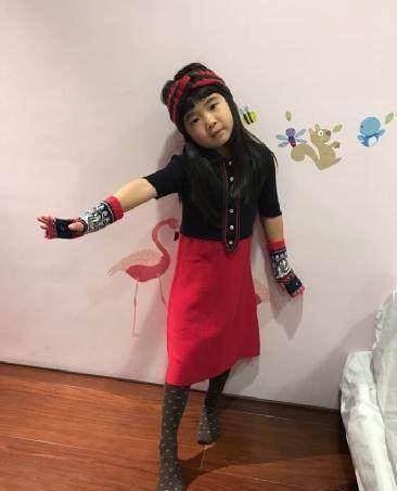 曹格女儿grace姐姐,成功褪去婴儿肥露出超模气质_林志颖_背影_小时候